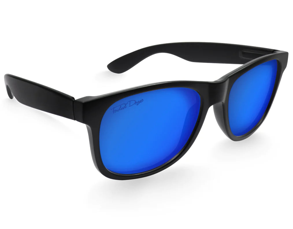 Side view of Classic 145mm large frame sunglasses with mirrored blue lenses – stylish comfort in a polarised finish.
