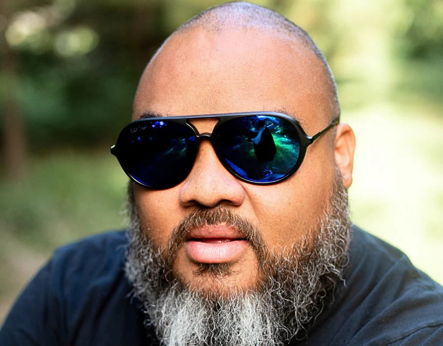 Model wearing XXL aviator sunglasses in Black with blue ice lenses – large aviators for men with bold lens tone and secure fit.