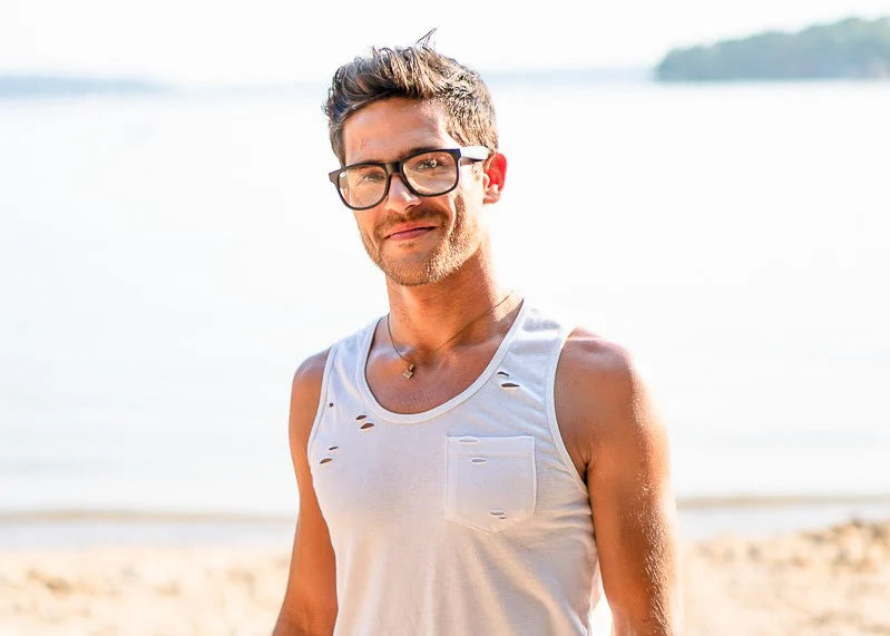 Model wearing Classic 145mm large frame blue light glasses – stylish, oversized eyewear for digital eye strain relief.