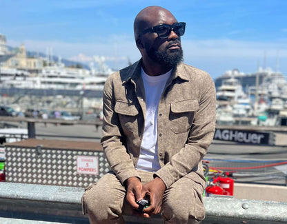 Model wearing Classic 155mm XL polarised sunglasses in Black Gloss – large head sunglasses with a secure and stylish fit.