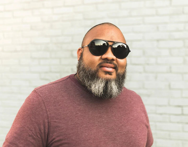 Model wearing XXL aviator sunglasses in Black – men's aviator sunglasses for large heads with a secure, oversized frame.