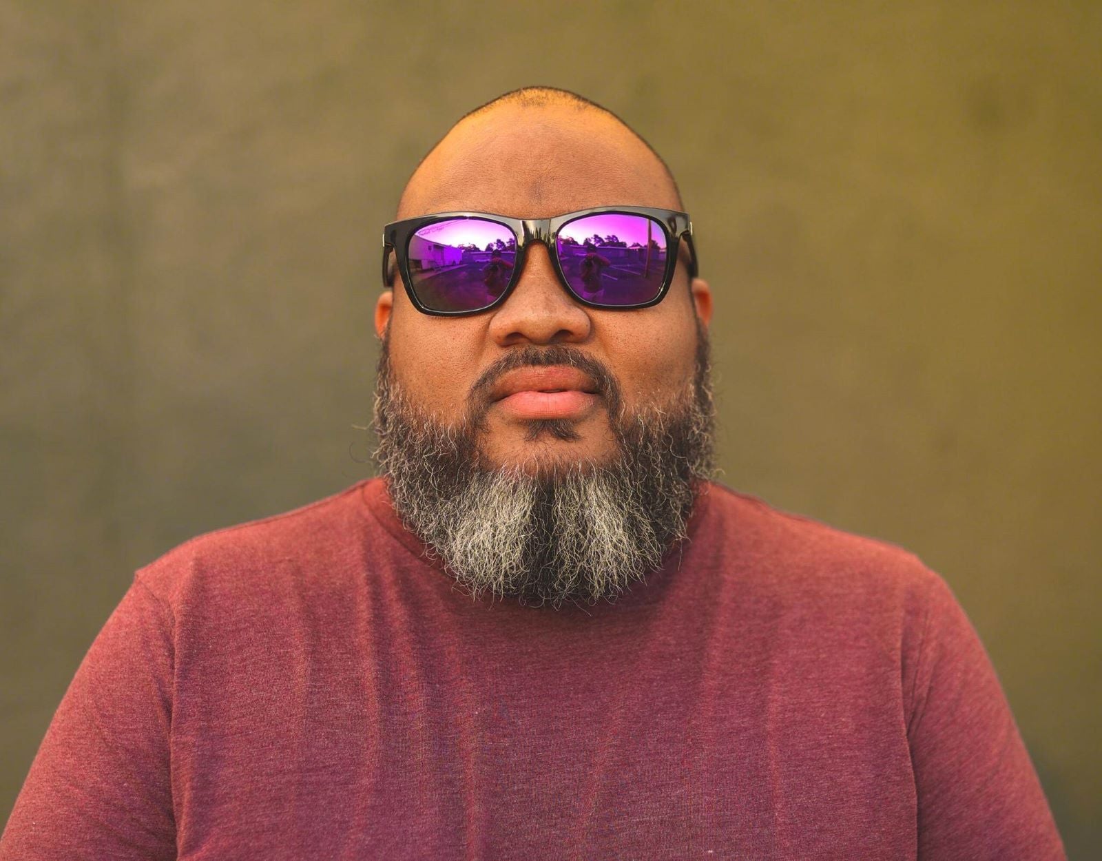 Model wearing Classic 165mm XXL extra wide sunglasses in Black Gloss with purple lenses – polarised, stylish, and made for big heads.